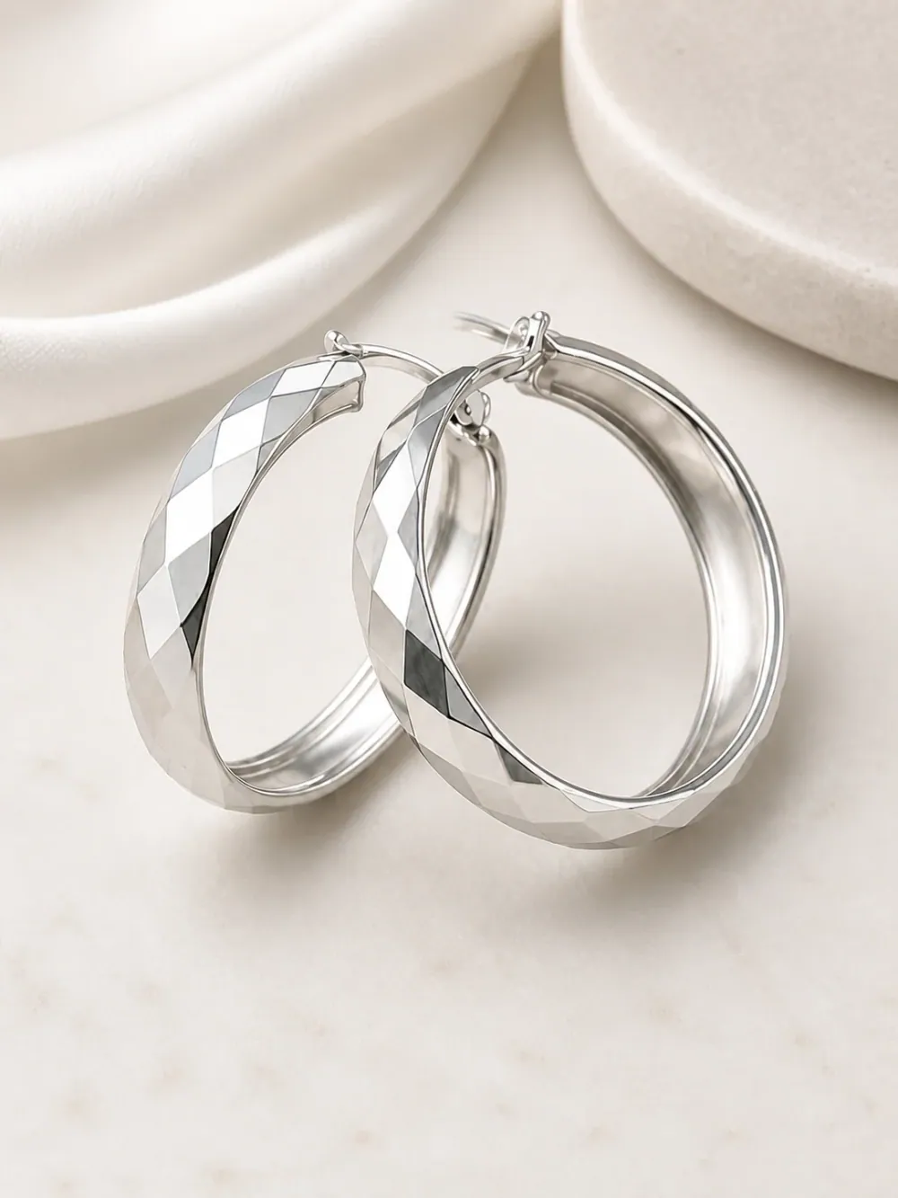 Argollas diamantadas de 2,5 cm en plata 925