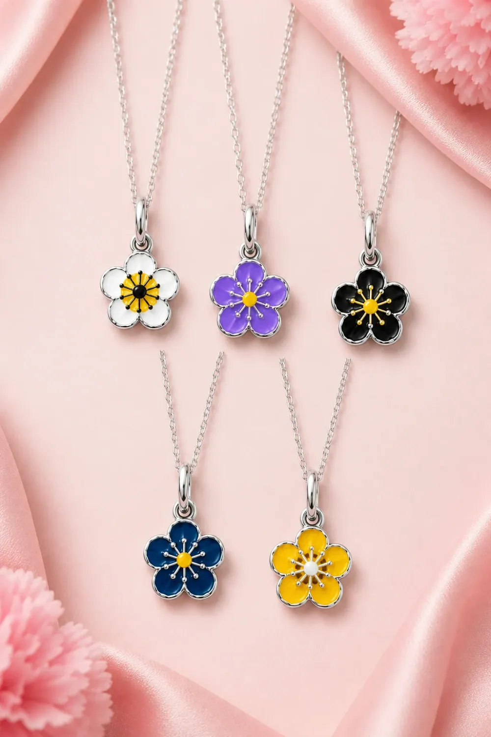 Collar con dije de flor esmaltada en plata 925